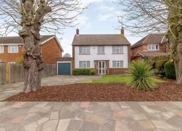 Detached house For Sale in Borehamwood