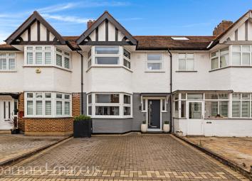 Terraced house For Sale in Morden