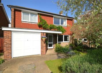 Detached house For Sale in Walton-on-Thames