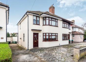 Semi-detached house For Sale in Hornchurch