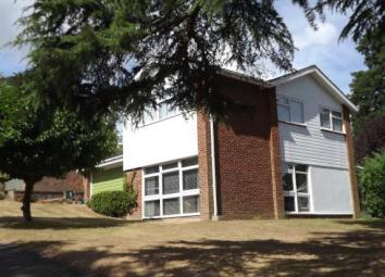 Detached house For Sale in Kenley