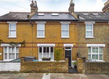 Terraced house For Sale in Twickenham