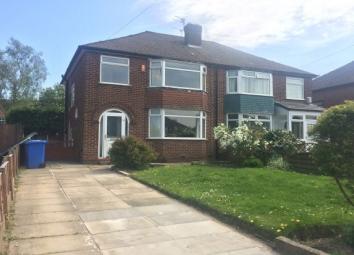 Semi-detached house To Rent in Altrincham