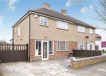 Semi-detached house To Rent in Ruislip