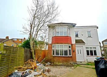 Detached house For Sale in Croydon