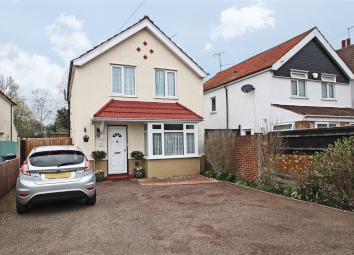 Detached house For Sale in Addlestone