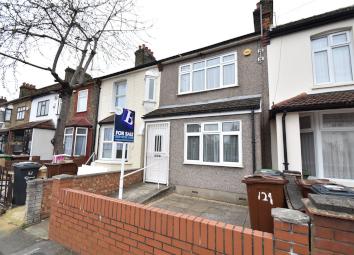 Terraced house For Sale in Barking