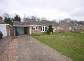 Semi-detached bungalow For Sale in Maidenhead