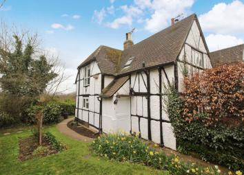 Semi-detached house To Rent in Redhill