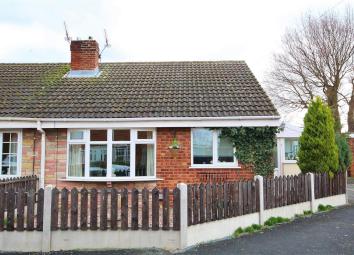 Semi-detached bungalow For Sale in Goole