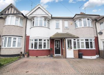 Terraced house For Sale in Ruislip