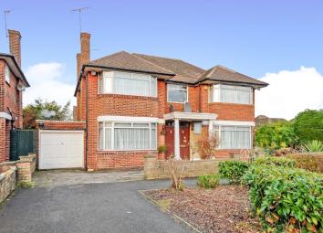Detached house For Sale in Edgware