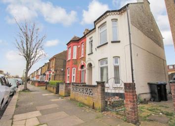 End terrace house For Sale in Enfield