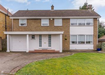 Detached house For Sale in Potters Bar