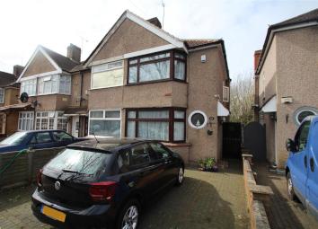 Semi-detached house To Rent in Feltham
