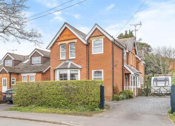 Detached house For Sale in Crowthorne