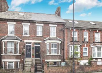 Terraced house For Sale in Dunstable