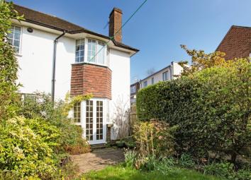 Maisonette To Rent in Weybridge