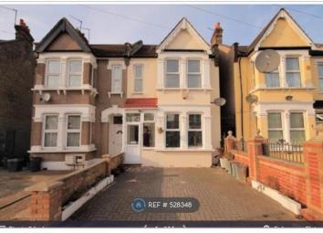 Semi-detached house To Rent in Ilford