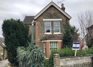 Detached house For Sale in Greenhithe