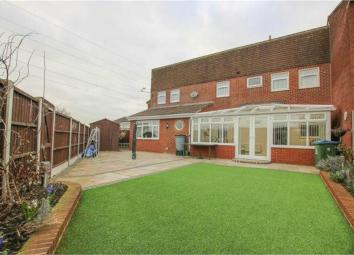 Terraced house For Sale in Aylesbury