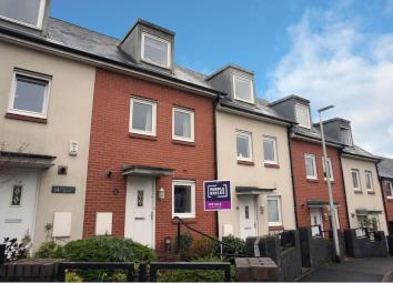 Town house For Sale in Swansea