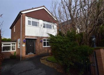 Link-detached house For Sale in Stalybridge
