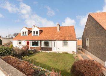 Semi-detached bungalow For Sale in Edinburgh