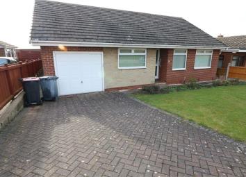 Detached bungalow For Sale in Sheffield