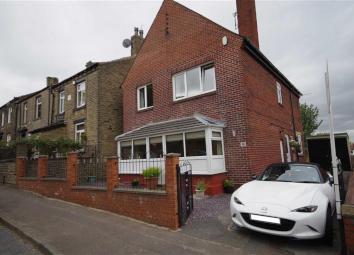 Detached house For Sale in Brighouse