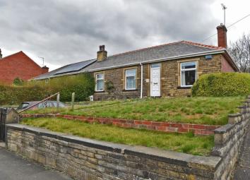 Semi-detached bungalow For Sale in Huddersfield