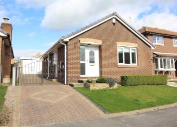 Detached bungalow For Sale in Leeds