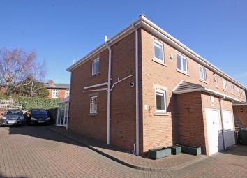 Town house For Sale in Southport