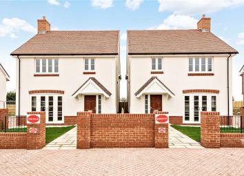 Detached house For Sale in Alton