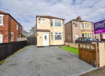 Detached house For Sale in Ellesmere Port