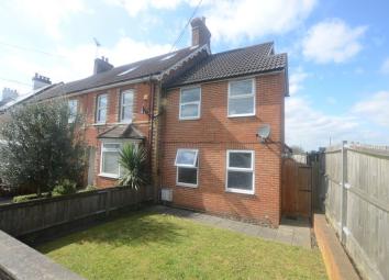 Terraced house To Rent in Aldershot