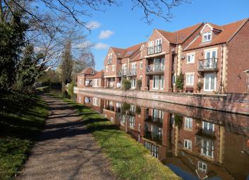End terrace house For Sale in Worksop
