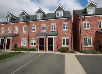 Town house For Sale in Rochdale