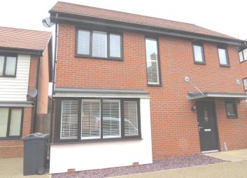 Detached house For Sale in West Malling
