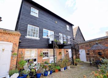 Flat For Sale in Aylesbury