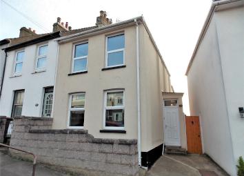 End terrace house For Sale in Rochester