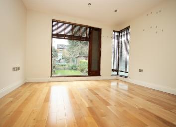 Semi-detached house To Rent in Barnet