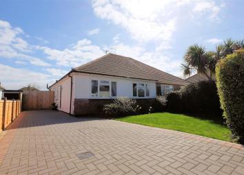 Semi-detached bungalow For Sale in Whitstable