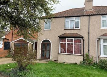 Semi-detached house To Rent in Hayes