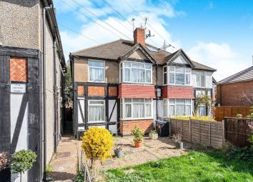 Flat For Sale in Morden
