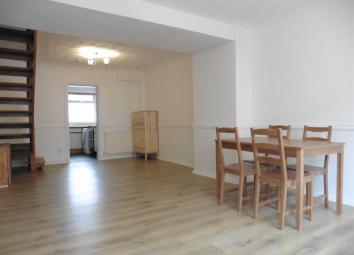 Terraced house To Rent in Grays