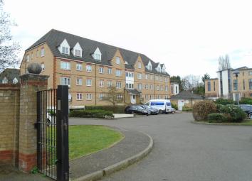 Flat To Rent in Borehamwood