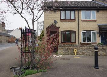 End terrace house To Rent in Bicester