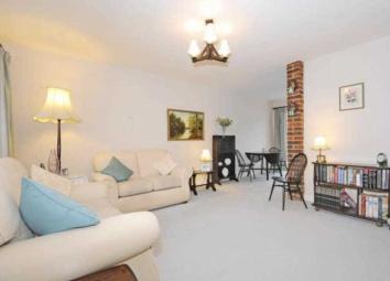 Semi-detached house To Rent in Northwood