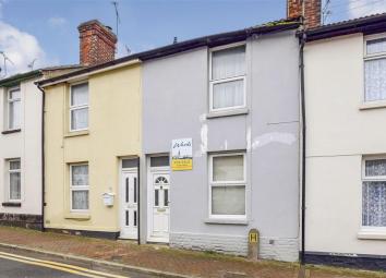 Terraced house For Sale in Ashford